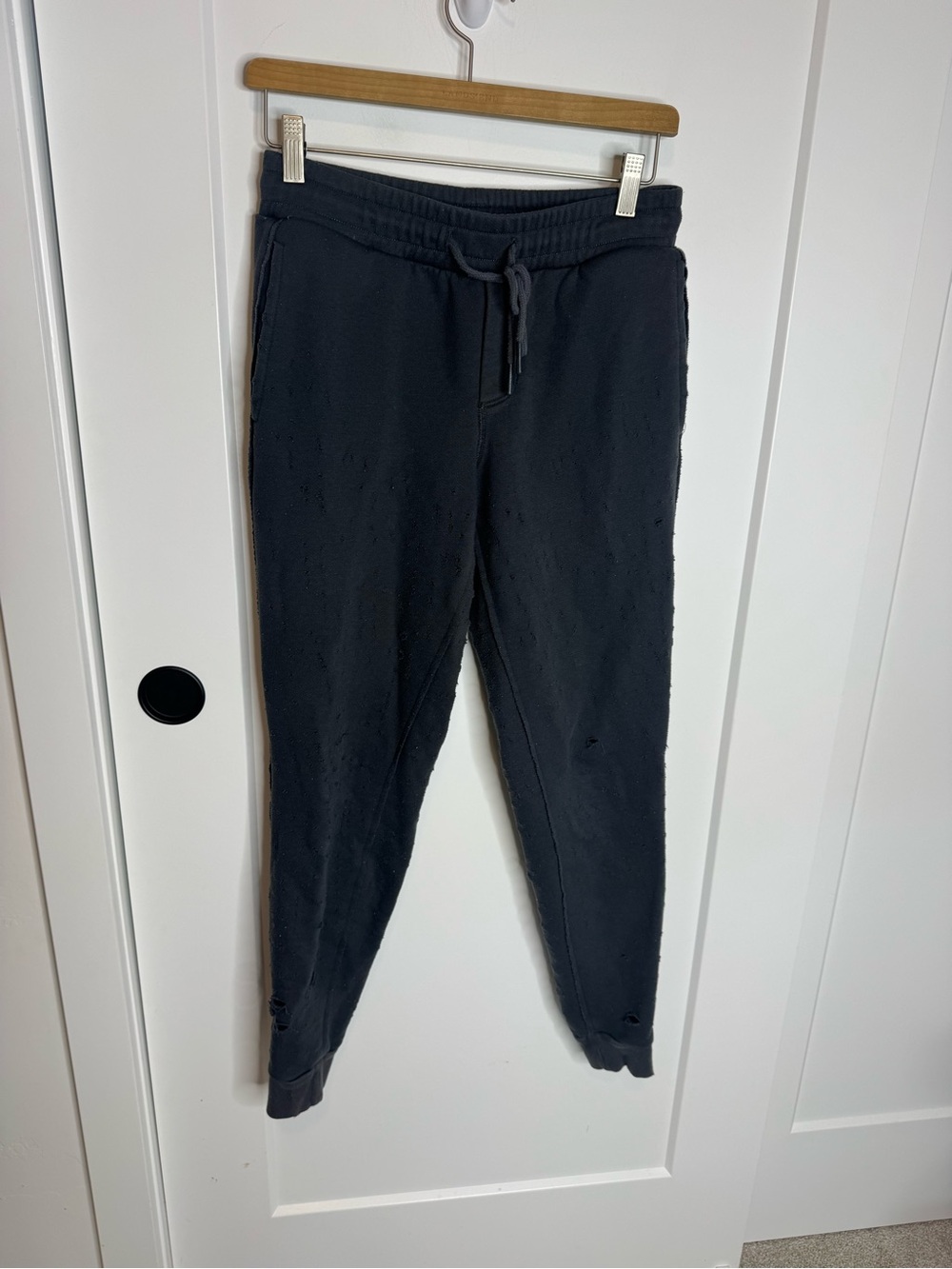 Alo Yoga Distressed Lounge Joggers Sweatpants Gray Size Small - Picture 2 of 6